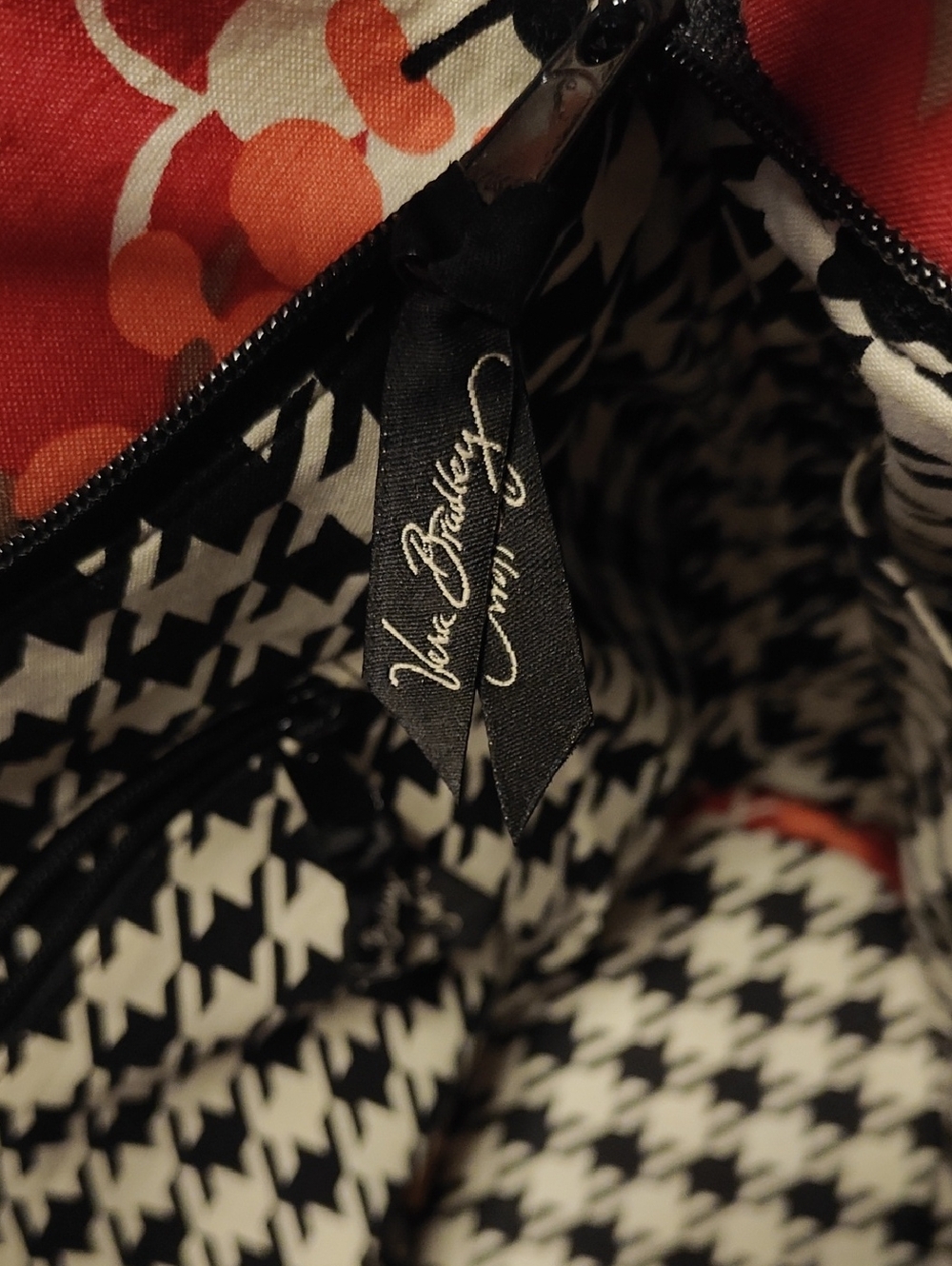 Vera Bradley Large Quilted Handbag NWOT, Red And Yellow Stylized Floral Design - Picture 4 of 4
